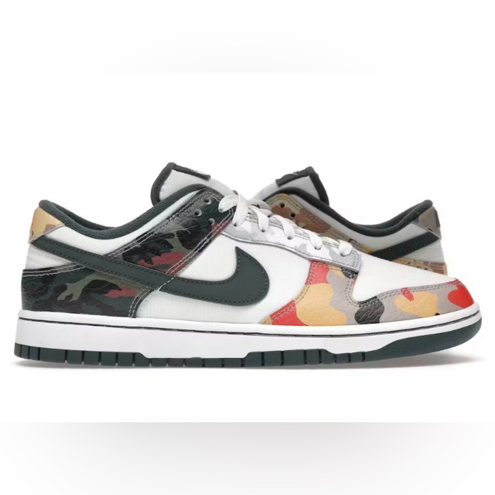 Nike Dunk Low SE Sneakers Size 5 Grade School